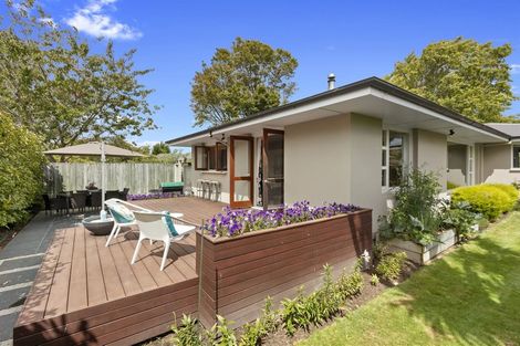 Photo of property in 16 Hadlow Place, Burnside, Christchurch, 8041