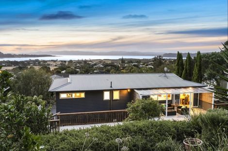 Photo of property in 18 Kanohi Terrace, Mangere Bridge, Auckland, 2022