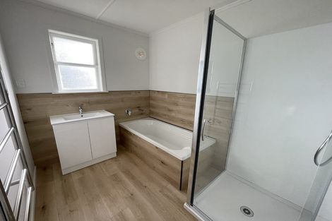 Photo of property in 1/10 Exmouth Road, Northcote, Auckland, 0627