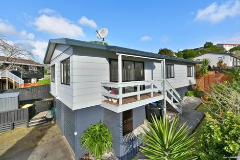 Photo of property in 15a Ngahere Views, Orewa, 0931