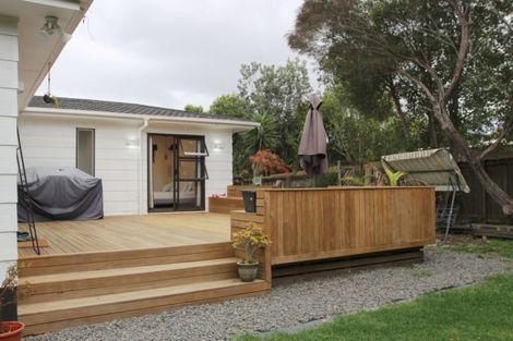 Photo of property in 17 St Catherine Crescent, West Harbour, Auckland, 0618