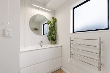 Photo of property in 100 Hillcrest Drive, Kelvin Grove, Palmerston North, 4414