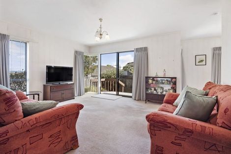 Photo of property in 2/10 Bolton Street, Blockhouse Bay, Auckland, 0600