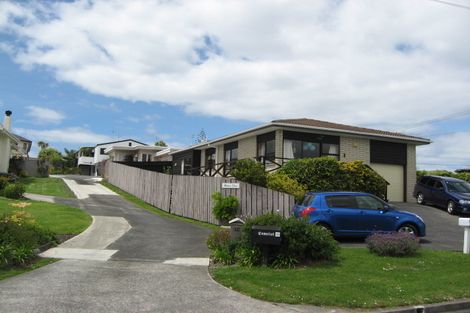 Photo of property in 13c Tindalls Bay Road, Tindalls Beach, Whangaparaoa, 0930