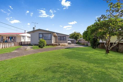 Photo of property in 18 Saint Leonards Road, Kelston, Auckland, 0602
