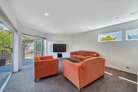 Photo of property in 2/36 Devon Road, Bucklands Beach, Auckland, 2012