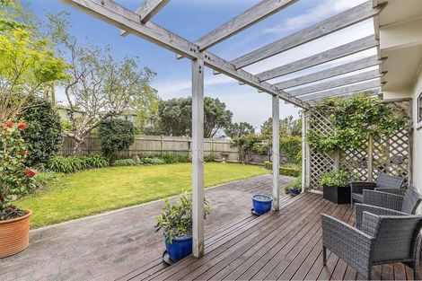 Photo of property in 142 Kahu Road, Paremata, Porirua, 5024