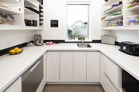 Photo of property in 15 Oceania Place, Mellons Bay, Auckland, 2014