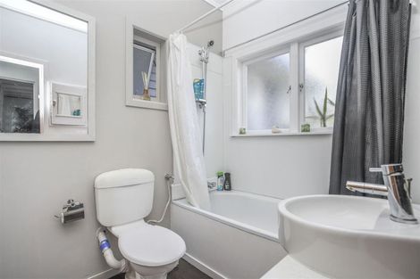 Photo of property in 7 Kamara Road, Glen Eden, Auckland, 0602