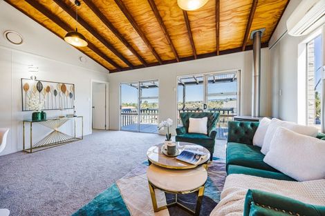 Photo of property in 4/89a Royal Road, Massey, Auckland, 0614