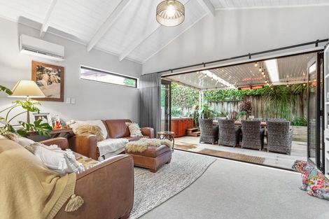 Photo of property in 1/6 Oystergrove Road, West Harbour, Auckland, 0618