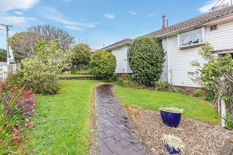 Photo of property in 74 Taylor Terrace, Tawa, Wellington, 5028