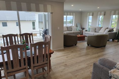 Photo of property in 32 Eagles Way, Cable Bay, 0420