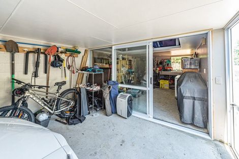 Photo of property in 2 Burtts Road, Durie Hill, Whanganui, 4500