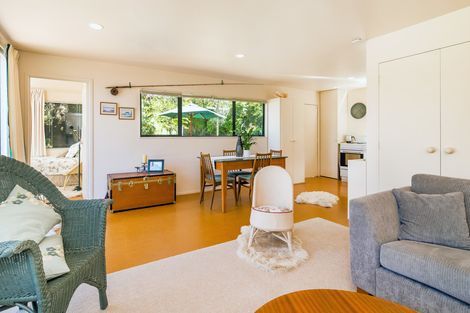 Photo of property in 2 Earle Place, Acacia Bay, Taupo, 3330