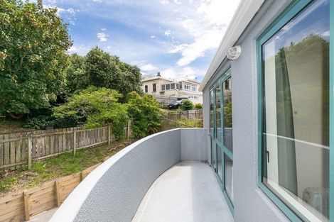 Photo of property in 1 Oak Grove, Mount Cook, Wellington, 6011