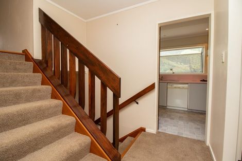 Photo of property in 17 Peterhouse Street, Tawa, Wellington, 5028