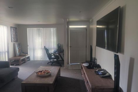 Photo of property in 30 Bruce Pulman Drive, Takanini, 2112