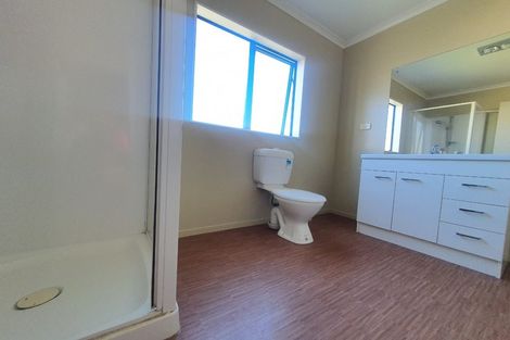 Photo of property in 15 Titch Place, Glen Eden, Auckland, 0602