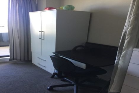 Photo of property in 33 Cricklade Terrace, Windsor Park, Auckland, 0632