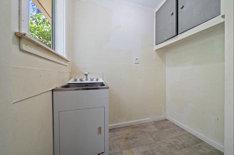 Photo of property in 81 Awanui Street, Merrilands, New Plymouth, 4312