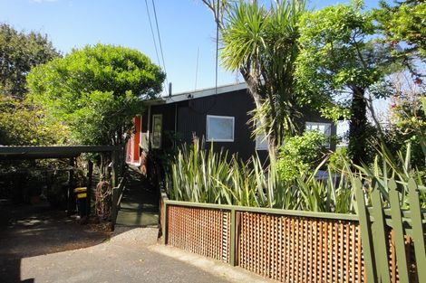 Photo of property in 639a Glenfield Road, Totara Vale, Auckland, 0629