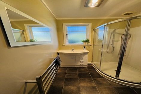 Photo of property in 50 Black Rock Road, Newlands, Wellington, 6037