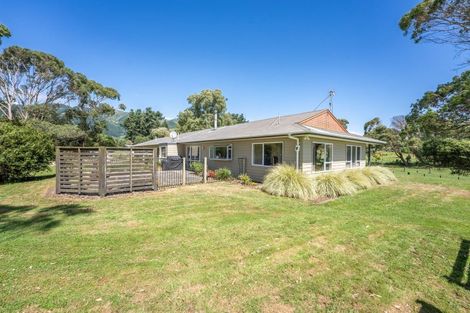 Photo of property in 82 Gary Road, Peka Peka, Otaki, 5581