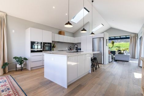 Photo of property in 33 Hackett Road, Jacks Point, Queenstown, 9371