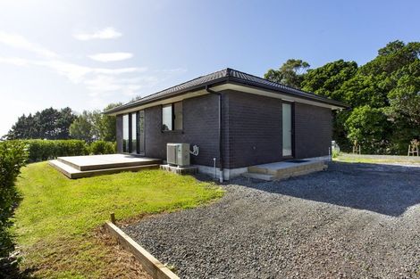 Photo of property in 2228 South Head Road, South Head, Helensville, 0874
