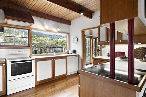 Photo of property in 157 Marine Parade, Eastbourne, Lower Hutt, 5013