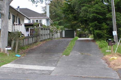 Photo of property in 2/28 Aeroview Drive, Beach Haven, Auckland, 0626