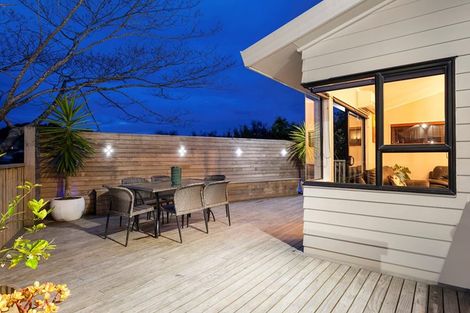 Photo of property in 33 D'oyly Drive, Stanmore Bay, Whangaparaoa, 0932