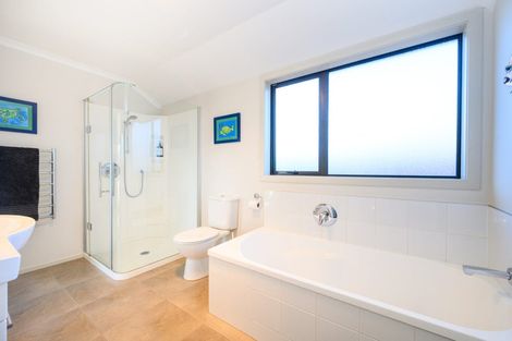 Photo of property in 13 Lorenzo Place, Kelvin Grove, Palmerston North, 4414