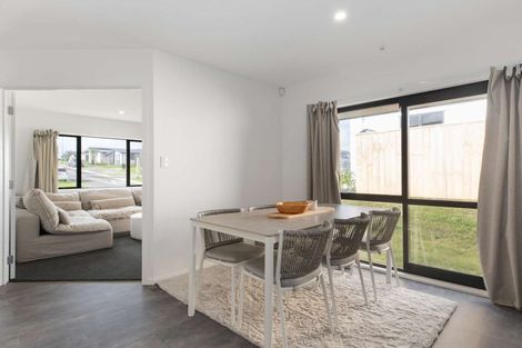 Photo of property in 3 Rosslands Avenue, Karaka, 2124