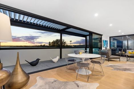 Photo of property in 314a Hurstmere Road, Takapuna, Auckland, 0622