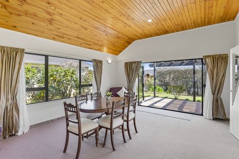 Photo of property in 2 Quadrant Heights, Paraparaumu, 5032