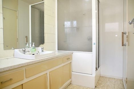 Photo of property in 2/55 Orams Road, Hillpark, Auckland, 2102