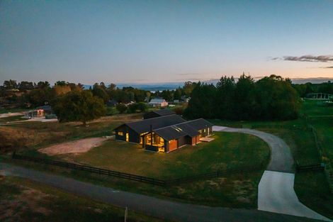 Photo of property in 2 Vickers Way, Acacia Bay, Taupo, 3385
