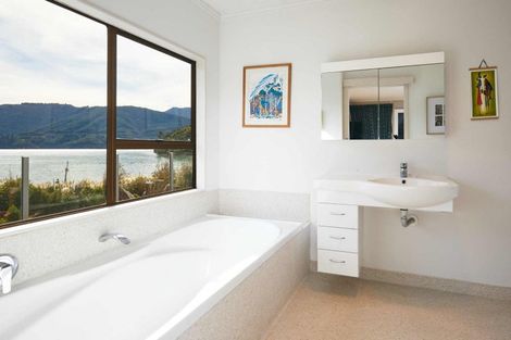 Photo of property in 3582 Kenepuru Road, Black Rock, Picton, 7282