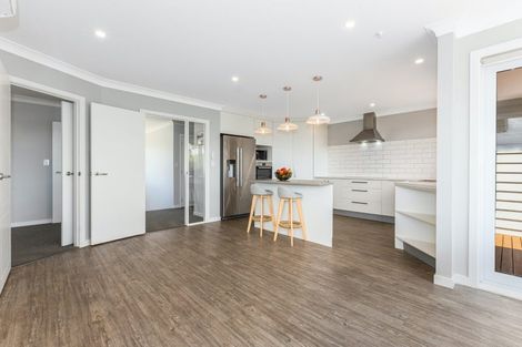 Photo of property in 14 Canary Way, Whitby, Porirua, 5024