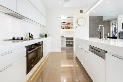 Photo of property in 8 Avery Place, Redcliffs, Christchurch, 8081