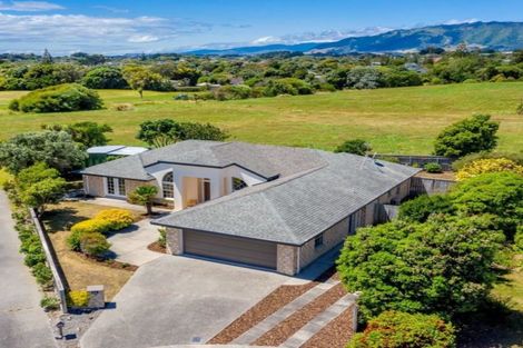 Photo of property in 12 Marewa Place, Waikanae Beach, Waikanae, 5036