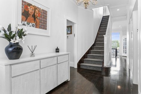 Photo of property in 35 Seaview Avenue, Northcote, Auckland, 0627