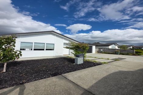 Photo of property in 7 Vinistra Road, Kumeu, 0810