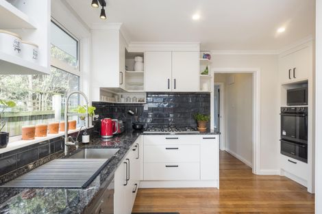 Photo of property in 380 Ruahine Street, Terrace End, Palmerston North, 4410