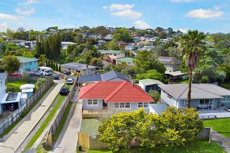 Photo of property in 6 Cajero Place, Green Bay, Auckland, 0604