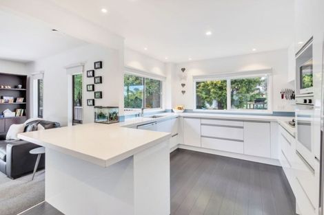 Photo of property in 2/30 Carlisle Road, Browns Bay, Auckland, 0630