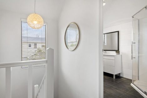 Photo of property in 2/3 Eversleigh Road, Belmont, Auckland, 0622