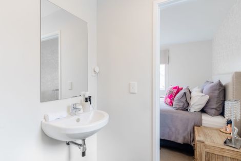 Photo of property in 5 Stitchbird Crescent, Papakura, 2110